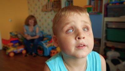 Мальчики слепых девочек. Слепые дети. Слепой подросток фото. Слепой мальчик фото. Глухонемой подросток.