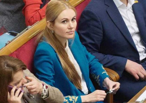 "Слуга народа" исключила из фракции двух депутатов. За что? - YouTube